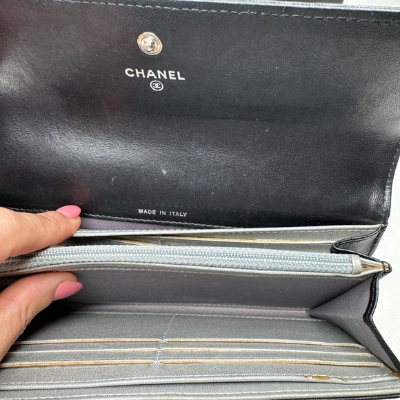 CHANEL 
Caviar Camellia Embossed Flap Wallet Black - Picture 14 of 14